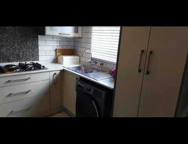 3 BEDROOM HOUSE FOR SALE IN ROSSLYN